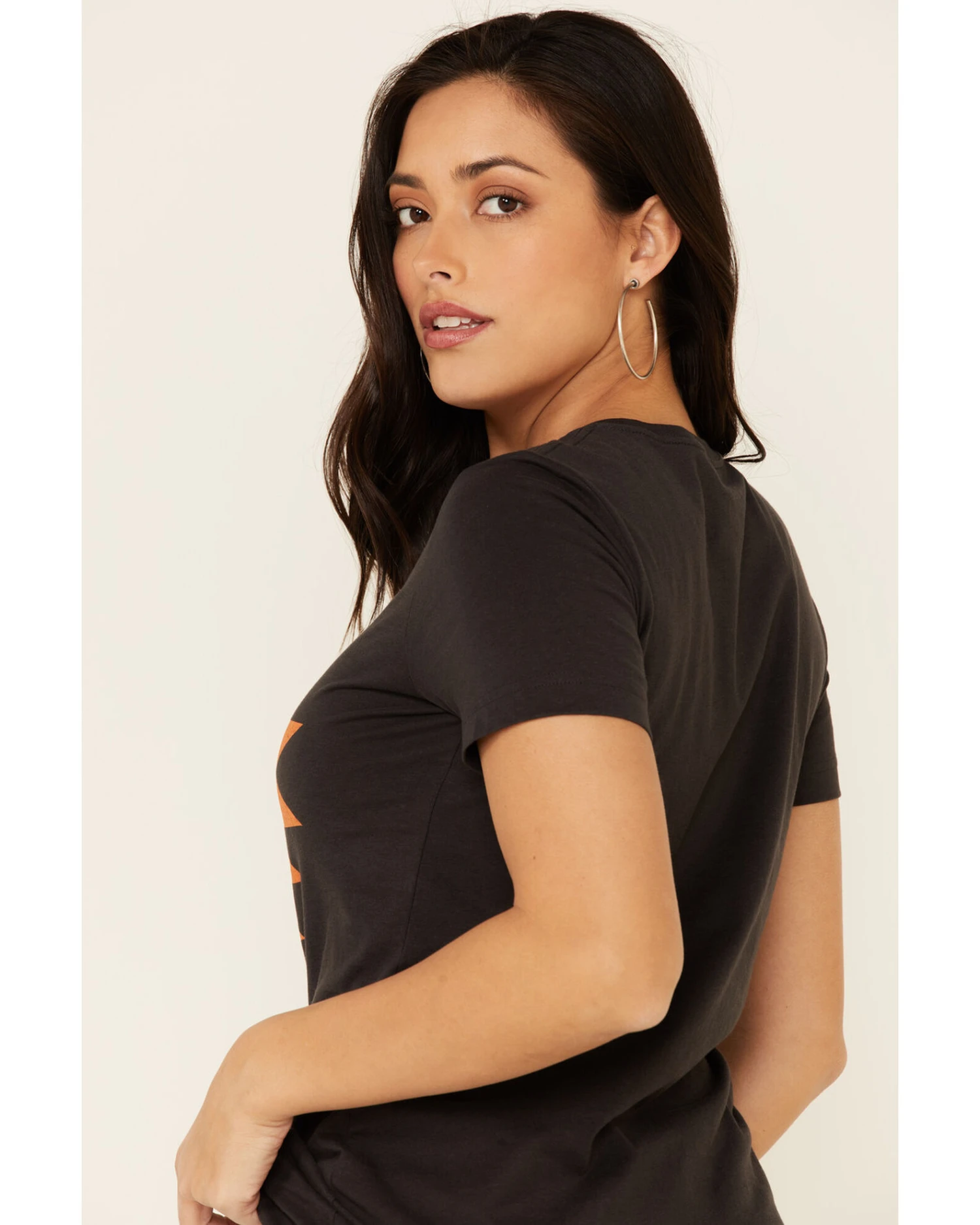 Wrangler Women's Southwestern Horseshoe Desert Graphic Tee - Image 5