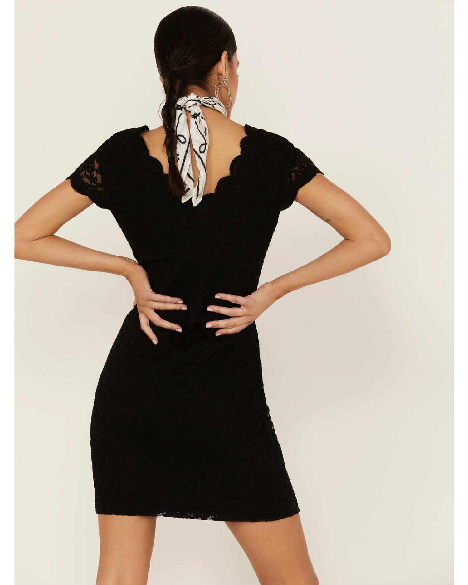 Panhandle Women's Scalloped Lace Bodycon Dress - Image 3