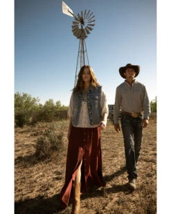 Cleo + Wolf Women's Medium Wash Oversized Embroidered Denim Vest